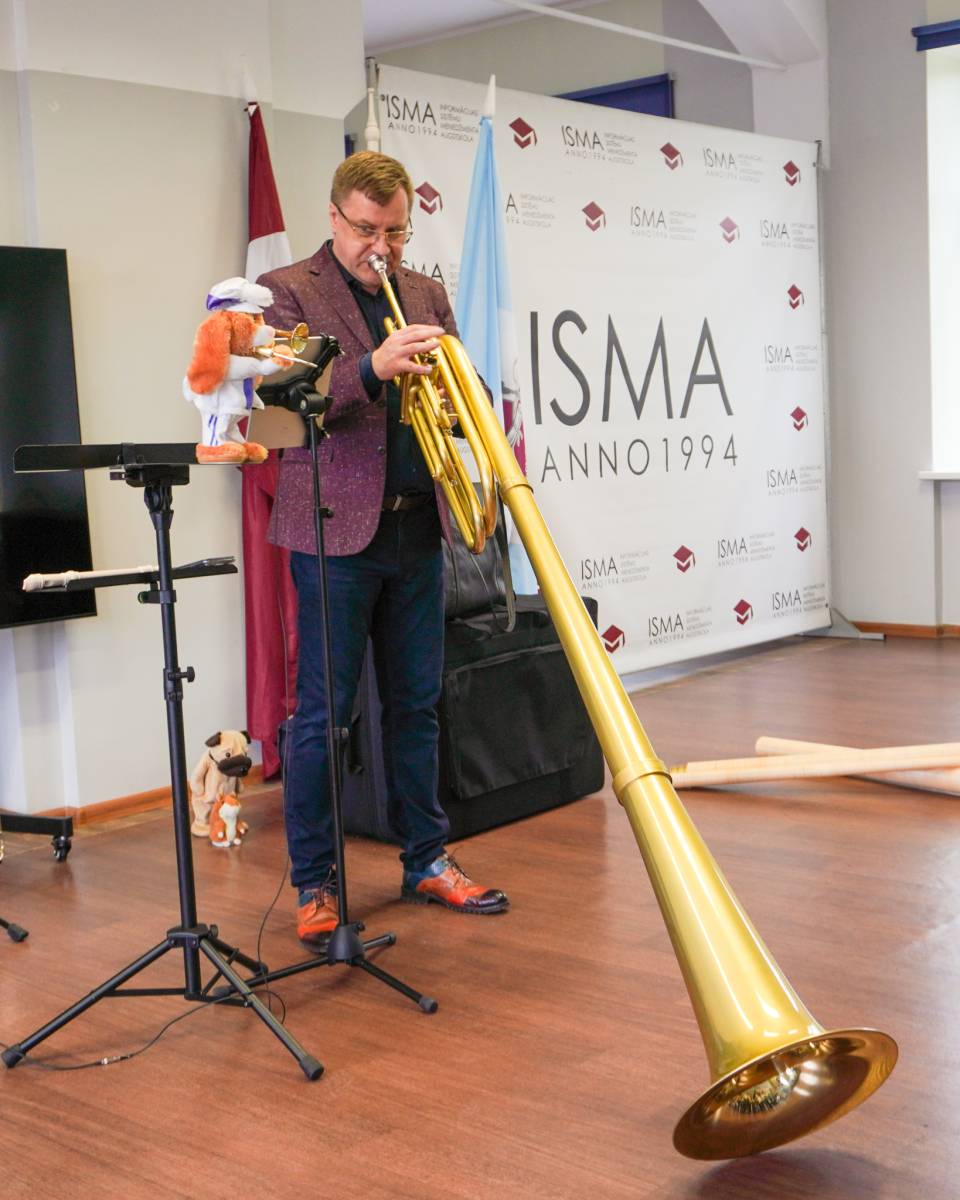 Pūšaminstrumentu iepazīšana instrumentālā izrādē “Pūt un palaid”